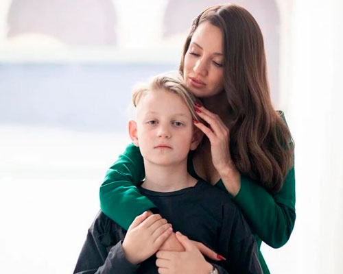 Денисова и ее 12-летний сын Лев