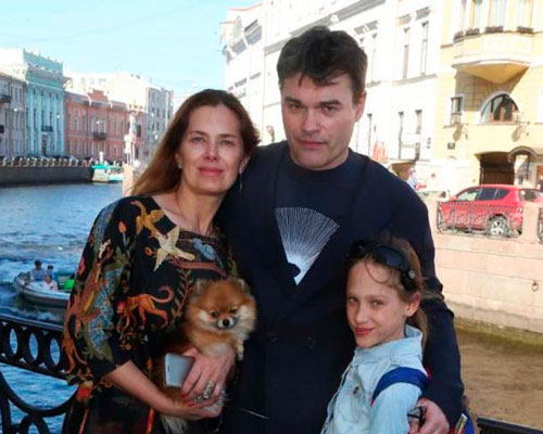 Евгений Дятлов с женой и дочкой