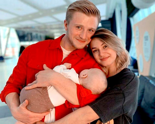 Вячеслав с женой и ребенком