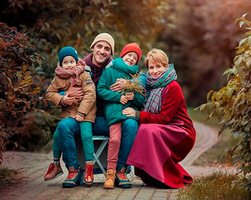 Актер Башкатов с женой и детьми