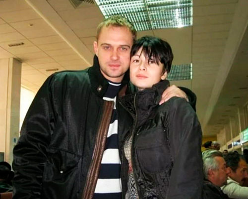 На фото актер Алексей Комашко с женой