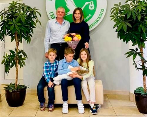 Сергей с Дариной и детьми
