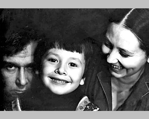 На фото сын Николай с родителями – Верой и Николаем Волковым